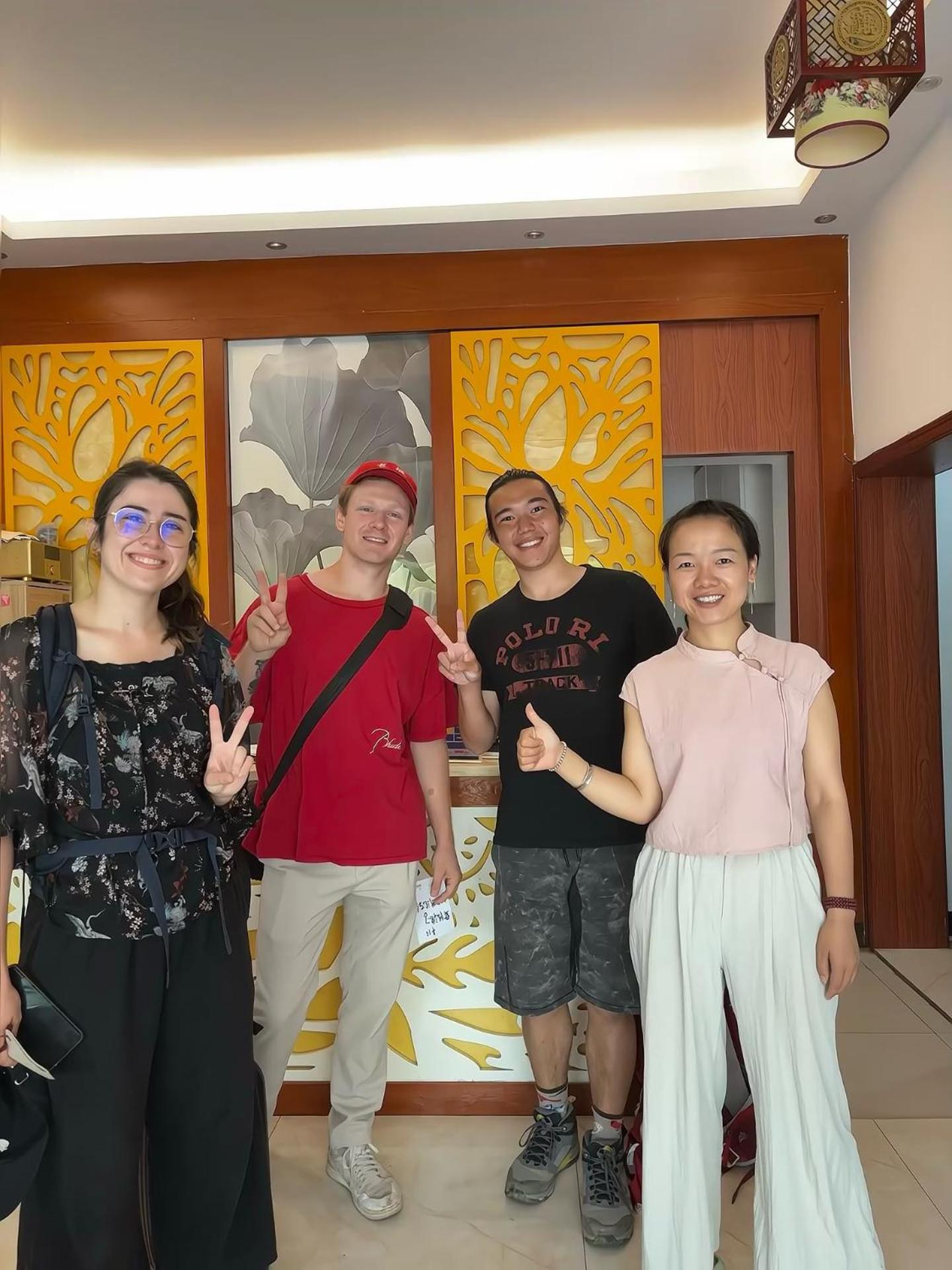 ז'אנגג'יאג'י Yijingju Humanistic Inn מראה חיצוני תמונה